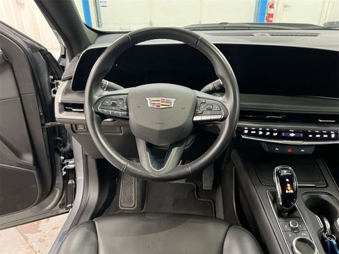 Used 2024 Cadillac XT4 Premium Luxury image 11