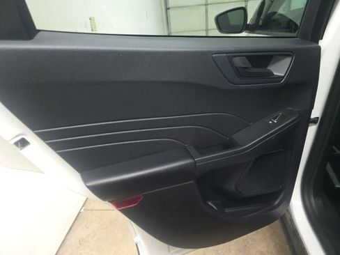 Used 2022 Ford Escape SE w/ Convenience Package FWD image 13