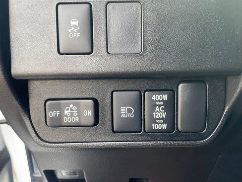 Used 2022 Toyota Tacoma TRD Off-Road AWD/4WD image 15