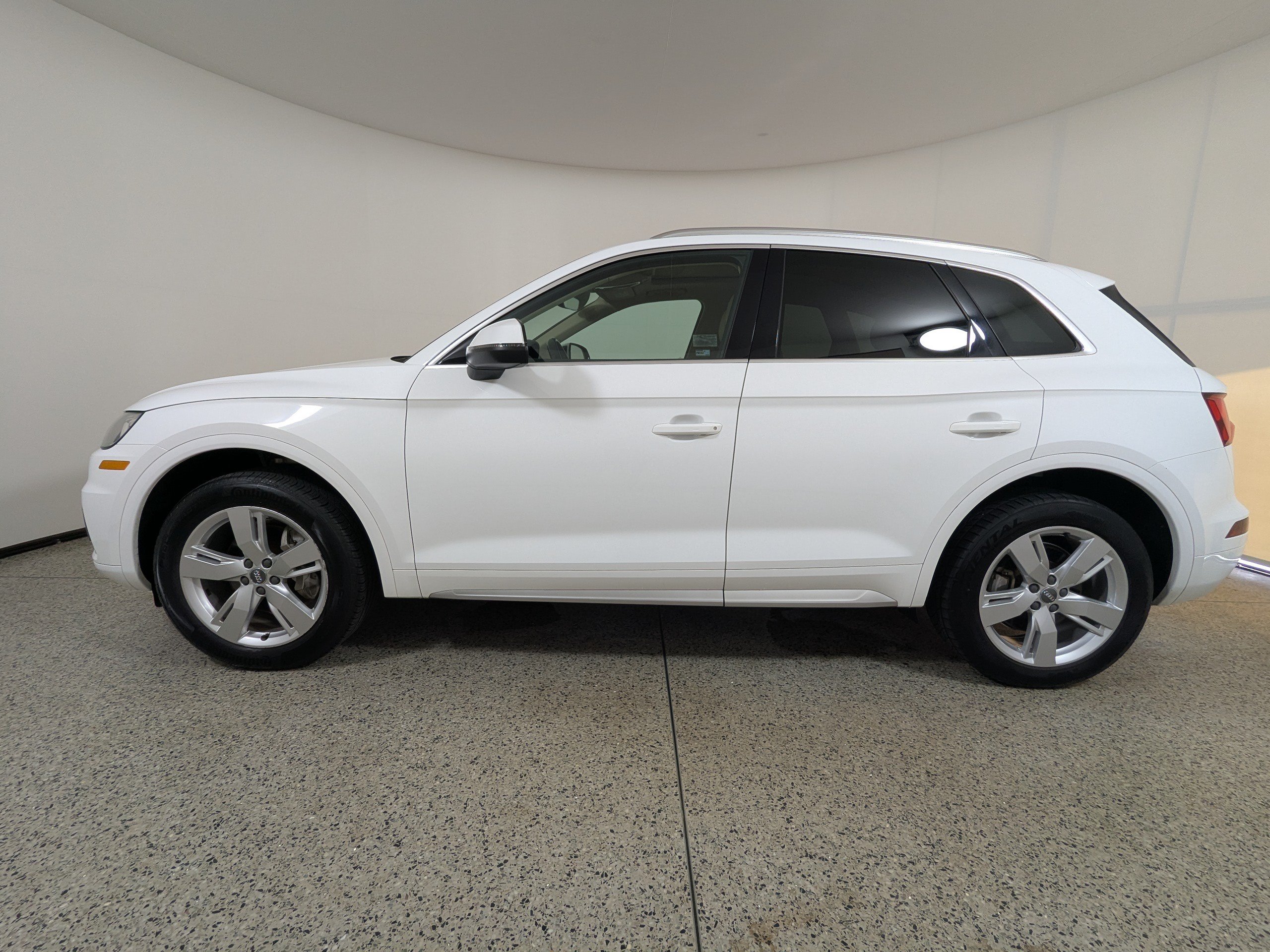 Used 2019 Audi Q5 2.0T Premium Plus w/ Premium Plus Package AWD/4WD image 4