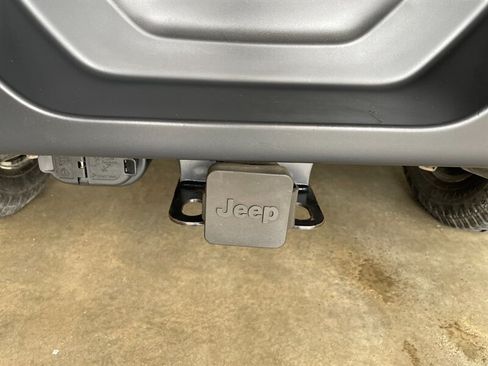 Used 2018 Jeep Wrangler Unlimited Sahara w/ Uconnect 4C Nav & Sound Group AWD/4WD image 35