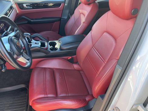 Used 2021 Porsche Cayenne image 14