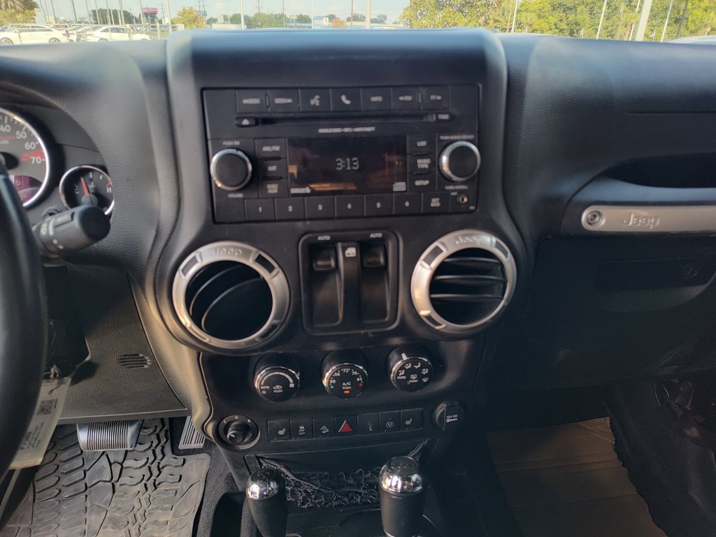 Used 2016 Jeep Wrangler Rubicon AWD/4WD image 26