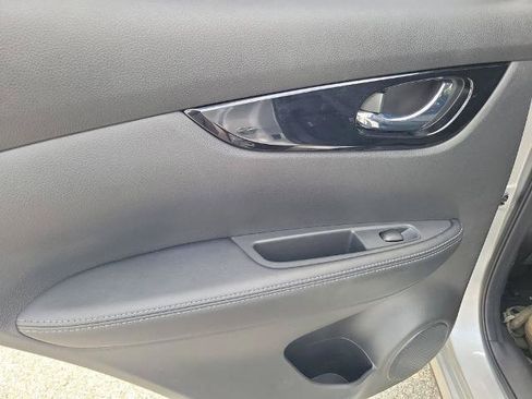Certified 2022 Nissan Rogue Sport SV FWD image 17