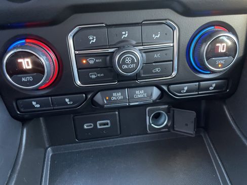 Used 2021 Chevrolet Tahoe Z71 w/ Z71 Signature Package image 39