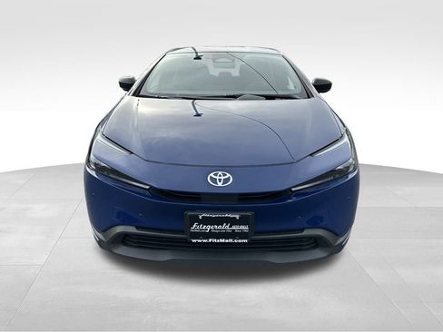 Used 2025 Toyota Prius LE image 2