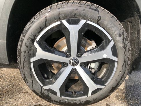 New 2026 Volkswagen Taos SEL AWD/4WD image 9