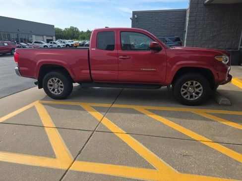 Used 2016 Toyota Tacoma SR5 RWD image 4