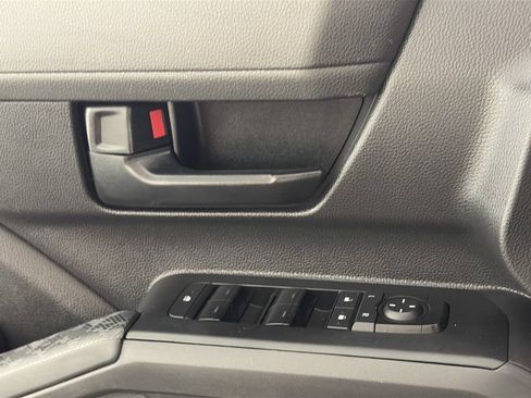 Used 2025 Toyota Tacoma SR5 AWD/4WD image 16