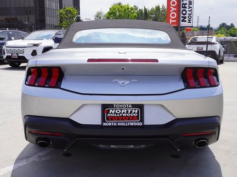 Used 2025 Ford Mustang Convertible RWD image 6