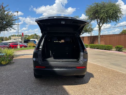 Used 2023 Jeep Grand Cherokee L Laredo image 13