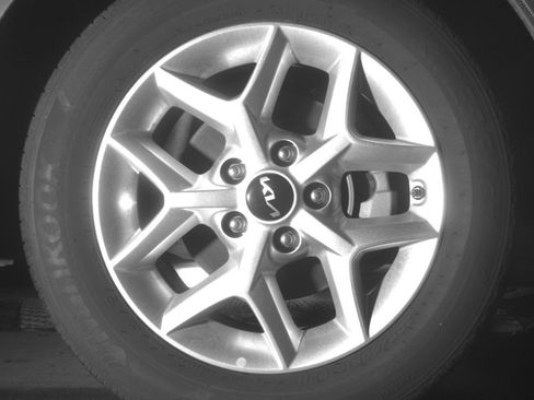 Used 2025 Kia Soul LX w/ LX Technology Package FWD image 13