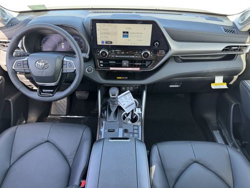 New 2026 Toyota Highlander Limited AWD/4WD image 4
