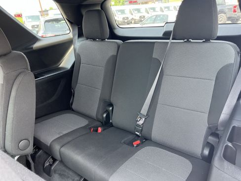 Used 2023 Chevrolet Traverse LT FWD image 24