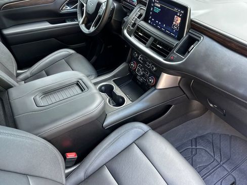 Used 2023 Chevrolet Tahoe Z71 w/ Z71 Off-Road Package AWD/4WD image 17