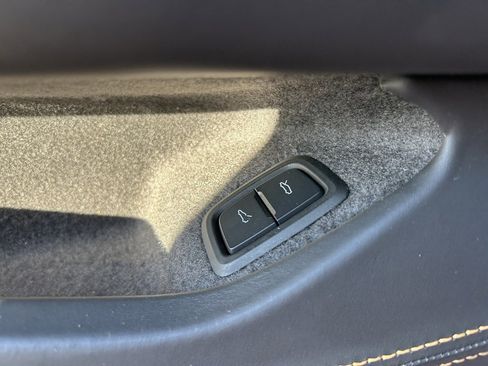 Used 2021 Chevrolet Corvette Stingray Premium Conv w/ Z51 Performance Package image 47