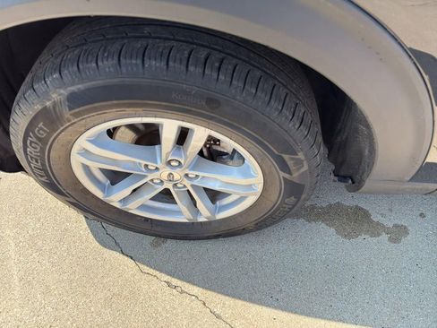 Used 2023 Ford Explorer XLT image 9