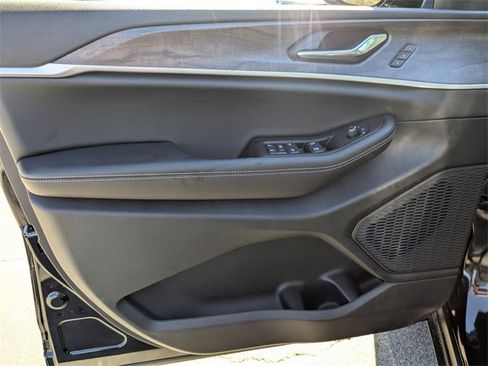 New 2025 Jeep Grand Cherokee Limited image 10