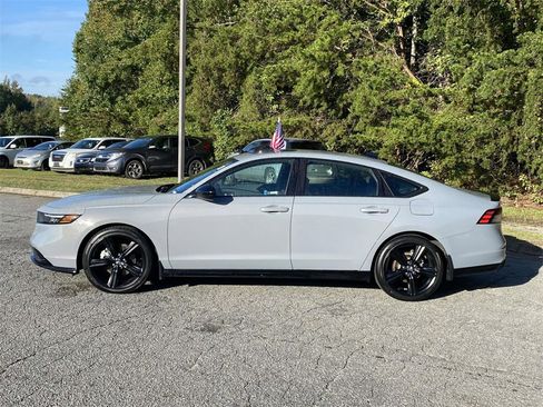 Used 2024 Honda Accord Sport image 2