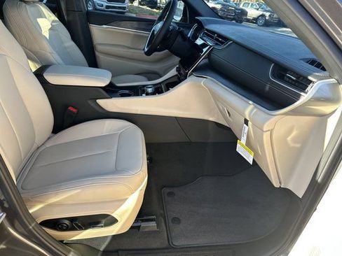 New 2025 Jeep Grand Cherokee L Limited image 13