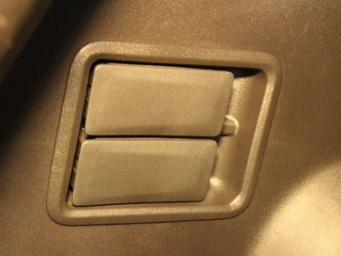 Used 2019 GMC Acadia SLE image 16