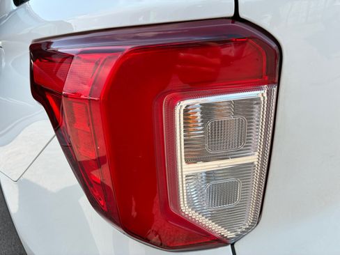 Used 2020 Ford Explorer Platinum w/ Premium Technology Package AWD/4WD image 26