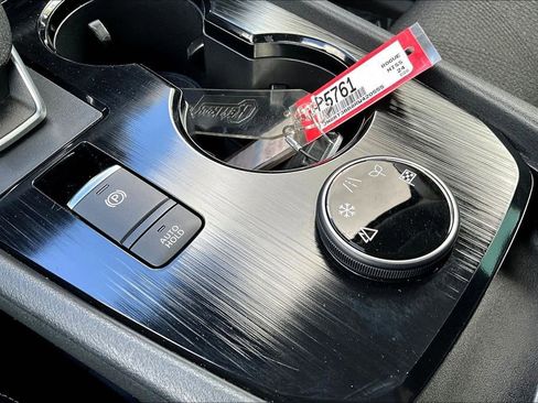 Used 2024 Nissan Rogue SV AWD/4WD image 17