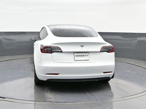 Used 2023 Tesla Model 3 Standard Range image 8