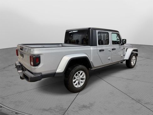 Used 2023 Jeep Gladiator Sport AWD/4WD image 10