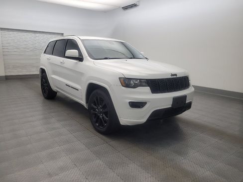 Used 2018 Jeep Grand Cherokee Altitude RWD image 13