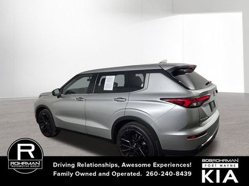 Used 2022 Mitsubishi Outlander SE image 10