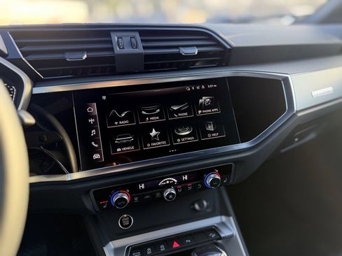 Certified 2025 Audi Q3 2.0T Premium w/ Convenience Package image 19