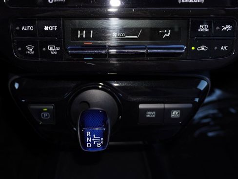 Used 2022 Toyota Prius LE image 16