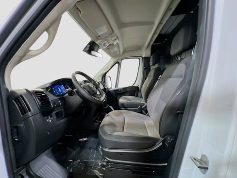 Used 2025 RAM ProMaster 2500 w/ U-Haul Equipment Group FWD image 14