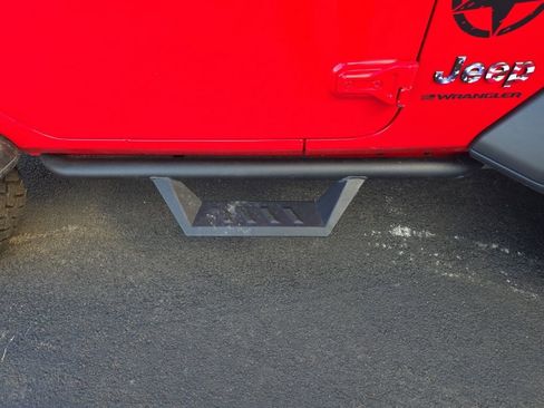 Used 2025 Jeep Wrangler Willys image 11