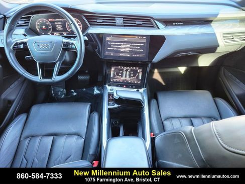 Used 2024 Audi Q8 e-tron Prestige w/ Prestige Package image 12