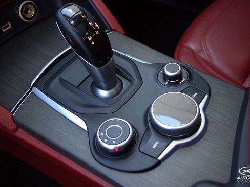 Used 2019 Alfa Romeo Stelvio Ti image 14