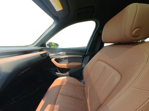 Used 2024 Audi Q8 e-tron Premium Plus w/ Premium Plus Package image 67