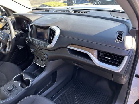 Used 2020 GMC Terrain SLE image 23