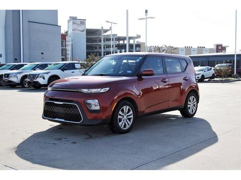 Used 2021 Kia Soul LX image 2