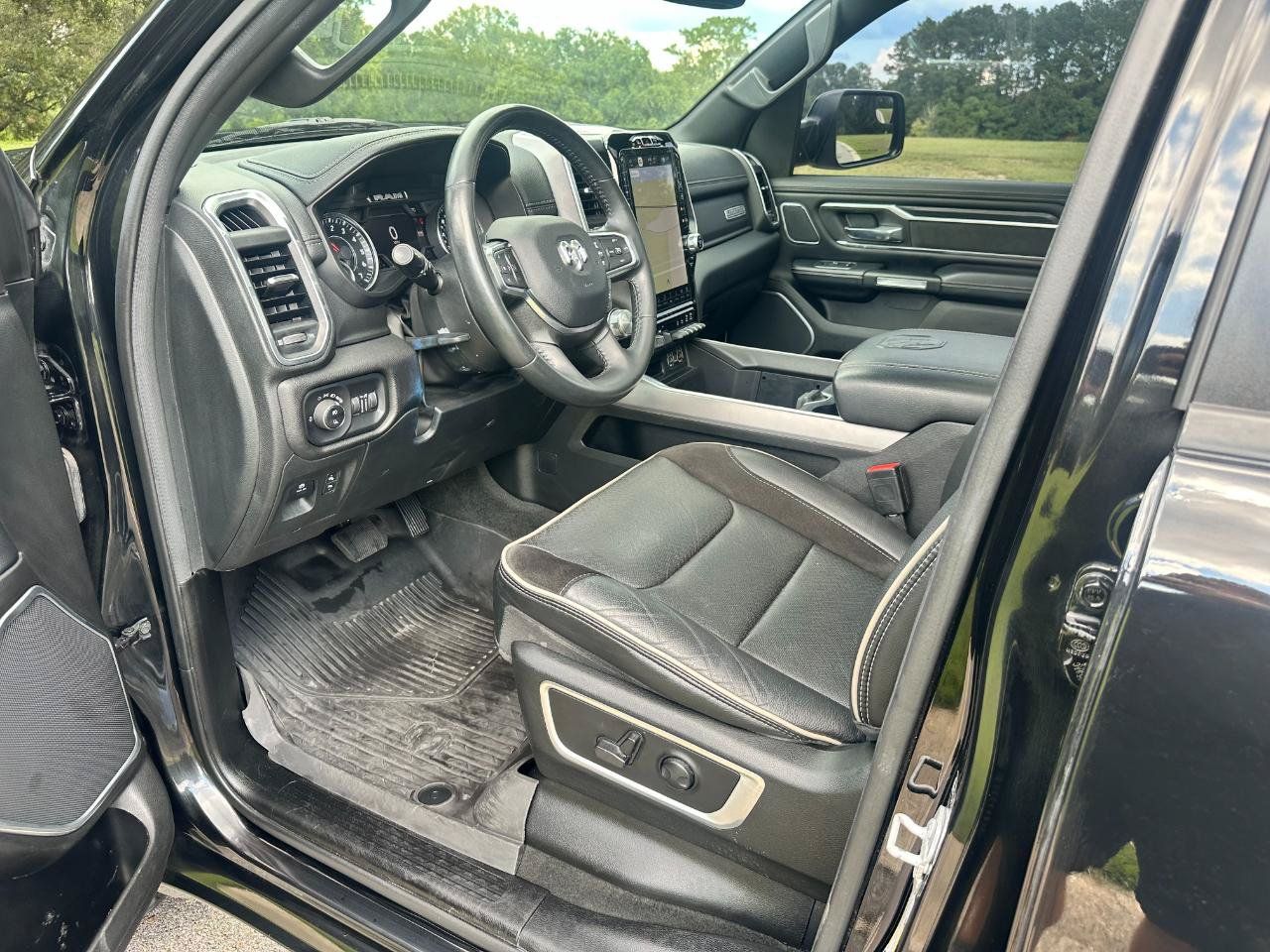 Used 2023 RAM 1500 Laramie AWD/4WD image 11