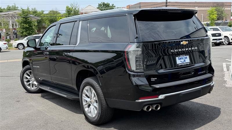 Used 2026 Chevrolet Suburban Premier RWD image 4