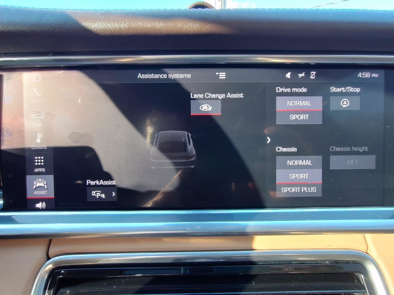 Used 2018 Porsche Panamera RWD image 34