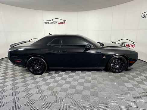 Used 2016 Dodge Challenger R/T Scat Pack w/ Leather Interior Group RWD image 8