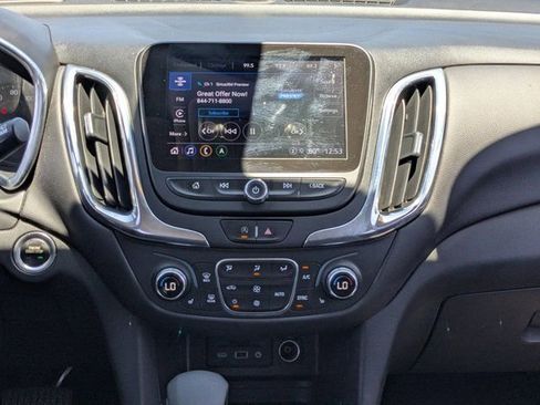 Used 2022 Chevrolet Equinox LT FWD image 18