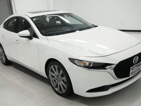Used 2021 MAZDA MAZDA3 s FWD image 3