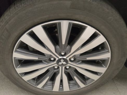 Used 2020 Mitsubishi Outlander ES FWD image 31