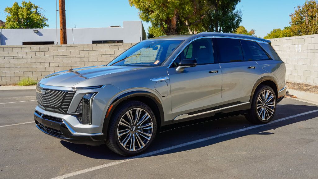 Certified 2026 Cadillac Vistiq Premium Luxury AWD/4WD image 3