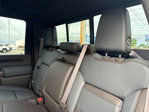 Used 2022 GMC Sierra 3500 Denali w/ Denali Black Diamond Edition AWD/4WD image 22