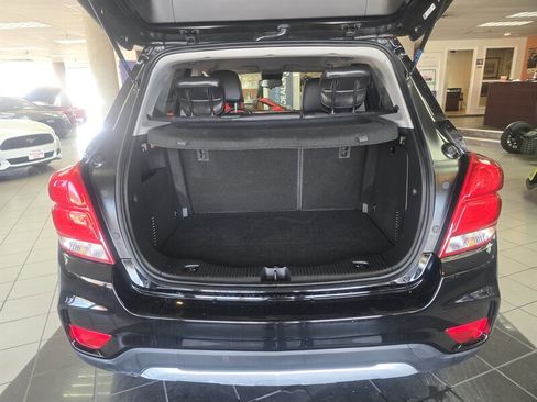 Used 2021 Chevrolet Trax LT w/ Midnight Edition image 28